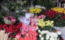 Giá hoa tươi tăng mạnh dịp 20/11