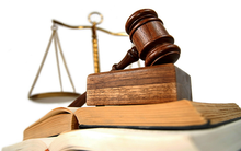 Giao dịch cổ phiếu HQC, BHS, Phó Chủ tịch Địa ốc Hoàng Quân và Trưởng BKS Đường Biên Hòa cùng bị phạt