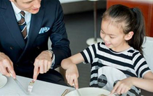 Trong khi bố mẹ Trung Quốc chọn trường cho con để khẳng định vị thế, phụ huynh Việt "sính" cho con học trường quốc tế để được giáo dục tốt nhất