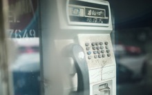 Những bốt điện thoại cuối cùng ở Hà Nội và ký ức một thời mong lắm một cuộc gọi từ trên phố