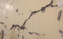 Hàng loạt vết nứt xuất hiện, đơn vị quản lý vẫn nói hầm Hải Vân an toàn?