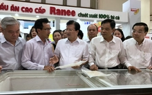 Phó Thủ tướng thưởng thức cá tra, khuyến khích DN