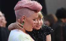 Bài phát biểu của ca sĩ Pink khiến cả thế giới phải suy ngẫm: Này con gái, nếu cuộc đời cho chúng ta một hòn sỏi và một cái vỏ sò thì chúng ta sẽ làm ra ngọc trai!