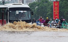 Hà Nội cứ mưa là ngập: Vì đâu nên nỗi?