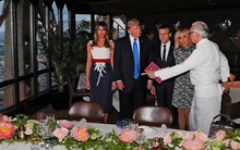 Bữa ăn độc đáo trên đỉnh tháp Eiffel của hai gia đình quyền lực bậc nhất thế giới