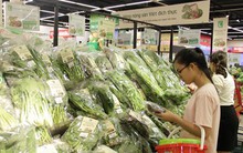 Hàng hóa 'neo' giá Tết