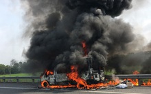 Xe khách cháy ngùn ngụt trên đường cao tốc TP HCM - Trung Lương