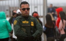 Chính quyền Trump hoãn việc ban hành sắc lệnh nhập cư mới