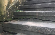 Nhiều vết nứt dưới chân cầu 125 tuổi ở Sài Gòn