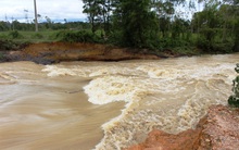 Vỡ đập 5 triệu m3, nhiều xã ngập sâu