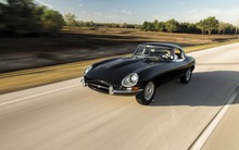 Cuộc đụng độ của những chiếc xe biểu tượng một thời trên sàn đấu giá tiền tỉ RM Sotheby’s