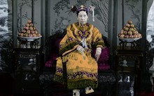 Những điều ít người biết về cuộc sống xa hoa của Từ Hi Thái hậu: Thích chưng diện, chụp ảnh, ngự thiện 120 món ăn mỗi bữa