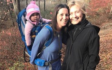 Bà Hillary Clinton “sẵn sàng ra khỏi rừng”