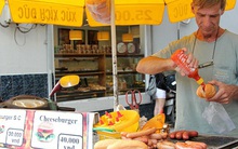 Chỉ 1 câu nói của anh bán bánh mì đã thức tỉnh tôi, nó giá trị gấp trăm lần tấm bằng MBA từ trường ĐH top đầu của tôi