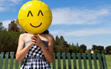 Đừng tung tiền mua những món hàng đắt đỏ, hãy lấy tiền đó thuê người khác làm việc mình không thích để hạnh phúc hơn