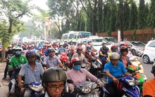 “Chịu trận” kẹt xe trước ngày thông cầu vượt thép!