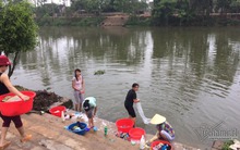 Sông bị 'bức tử' bởi nhà kiên cố chèn ép