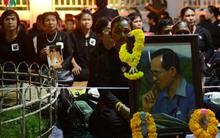 Hàng chục vạn người chờ lễ rước linh cữu nhà vua Thái Lan