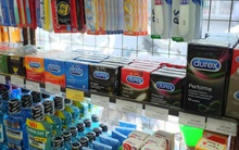10 năm nay lúc nào tôi cũng ngại đỏ mặt khi hỏi mua bao cao su ở hiệu thuốc, giá mà tôi biết Circle K và FamilyMart sớm hơn