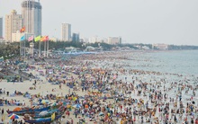 10 hình ảnh gây "sửng sốt" dịp nghỉ lễ 30/4 - 1/5