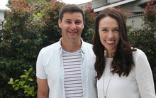 Bí mật về người đàn ông đứng sau nữ thủ tướng trẻ tuổi nhất thế giới