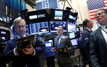 Chứng khoán Mỹ đảo chiều sau khi S&P 500, Nasdaq đạt mức cao kỷ lục