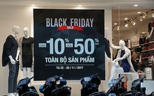 Chen chân giữa đêm lạnh săn hàng giảm giá Black Friday