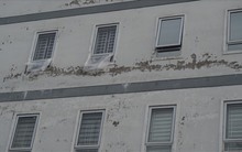 Hộ chung cư “hai không” kêu trời vì nhà xuống cấp, phải cạy thang máy để cứu người