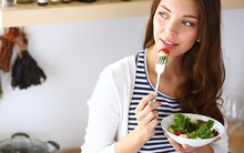 Khi ăn, đừng quên làm 4 điều này thì không bao giờ phải lo đầy hơi, chướng bụng