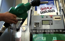 Giá dầu tăng do OPEC gia hạn cắt giảm sản lượng đến cuối năm