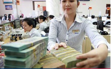 Đừng tưởng làm ngân hàng lớn là sướng!