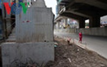 Người dân nói gì về cầu thang “tử thần” ở dự án đường sắt trên cao?