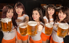 Thị trường bia 3,8 tỷ lít/năm tại Việt Nam nhìn từ những bóng hồng ở Vuvuzela