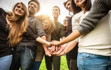 Từ 15 tới 30 là quãng thời gian đẹp, hạnh phúc nhất của một con người, còn trẻ hãy cứ va vấp, cứ trải nghiệm