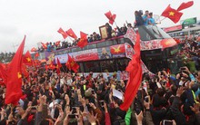 Báo Hàn Quốc trầm trồ với "những dòng thác đỏ" mừng U23 Việt Nam trở về