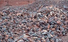 Giá quặng sắt tăng trở lại nhưng vẫn gần đáy 1 tháng