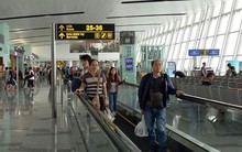 Bị cấm bay vẫn sang được Nga bằng... hàng không