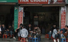 Chùm ảnh: Ngày đầu tiên Hà Nội đón gió mùa, người dân khoác áo ấm co ro trong tiết trời se lạnh