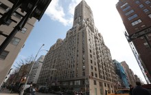 Trợ lý của CEO Goldman Sachs nhảy lầu tự tử vì bị cáo buộc ăn trộm rượu của sếp