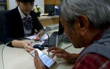 Ngân hàng cắt giảm hàng loạt phí giao dịch