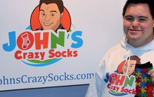 Chàng trai 22 tuổi mắc hội chứng Down và đế chế kinh doanh tất chân triệu USD, được Tổng thống Mỹ mua và dùng trong dịp đặc biệt