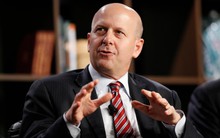 Sếp mới của Goldman Sachs: Mọi người co rúm vào góc khi tôi bước vào thang máy cho đến lúc họ biết tôi có nghề tay trái là DJ