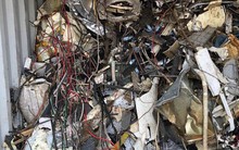 Hàng loạt container rác thải lại nhập cảng Cát Lái