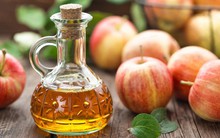 Được ví như một loại "tiên dược" trong thế giới chăm sóc sức khỏe, đây là 5 lợi ích tuyệt vời mà bạn có được khi uống giấm táo mỗi ngày