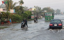 Ảnh: Triều cường nhấn chìm QL1A đoạn qua Sóc Trăng và Hậu Giang