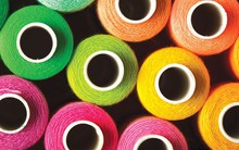 Hàng loạt cổ phiếu dệt may lập đỉnh mới bất chấp thị trường chứng khoán ảm đạm