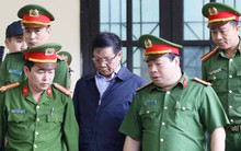 Ông Phan Văn Vĩnh vẻ mệt mỏi nghe VKS công bố cáo trạng buộc tội