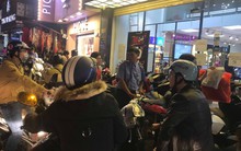 Black Friday: Nhiều tuyến phố "thất thủ", quần áo bán đại hạ giá 20.000 đồng/chiếc