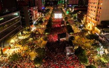 Cùng nhìn lại biển người chật kín gần 1.000 mét phố Nguyễn Huệ đêm chung kết AFF Cup 2018 nhìn từ trên cao