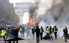 Chính phủ Pháp dừng tăng thuế nhiên liệu